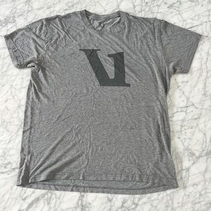 Vuori Men’s Heather Gray V 1 Logo Shirt Short Sleeve